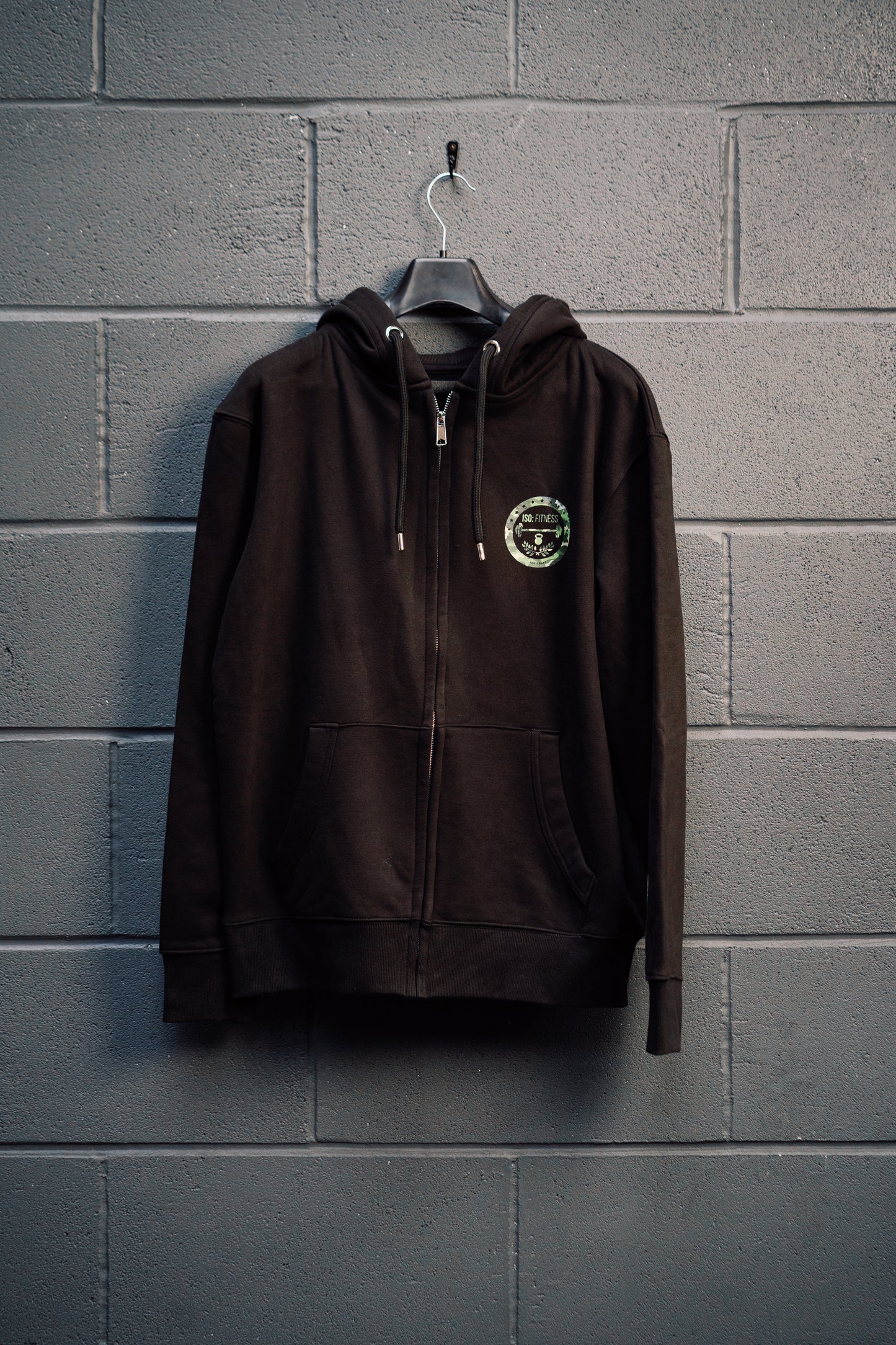 BLACK ZIPPER: CAMO LOGO